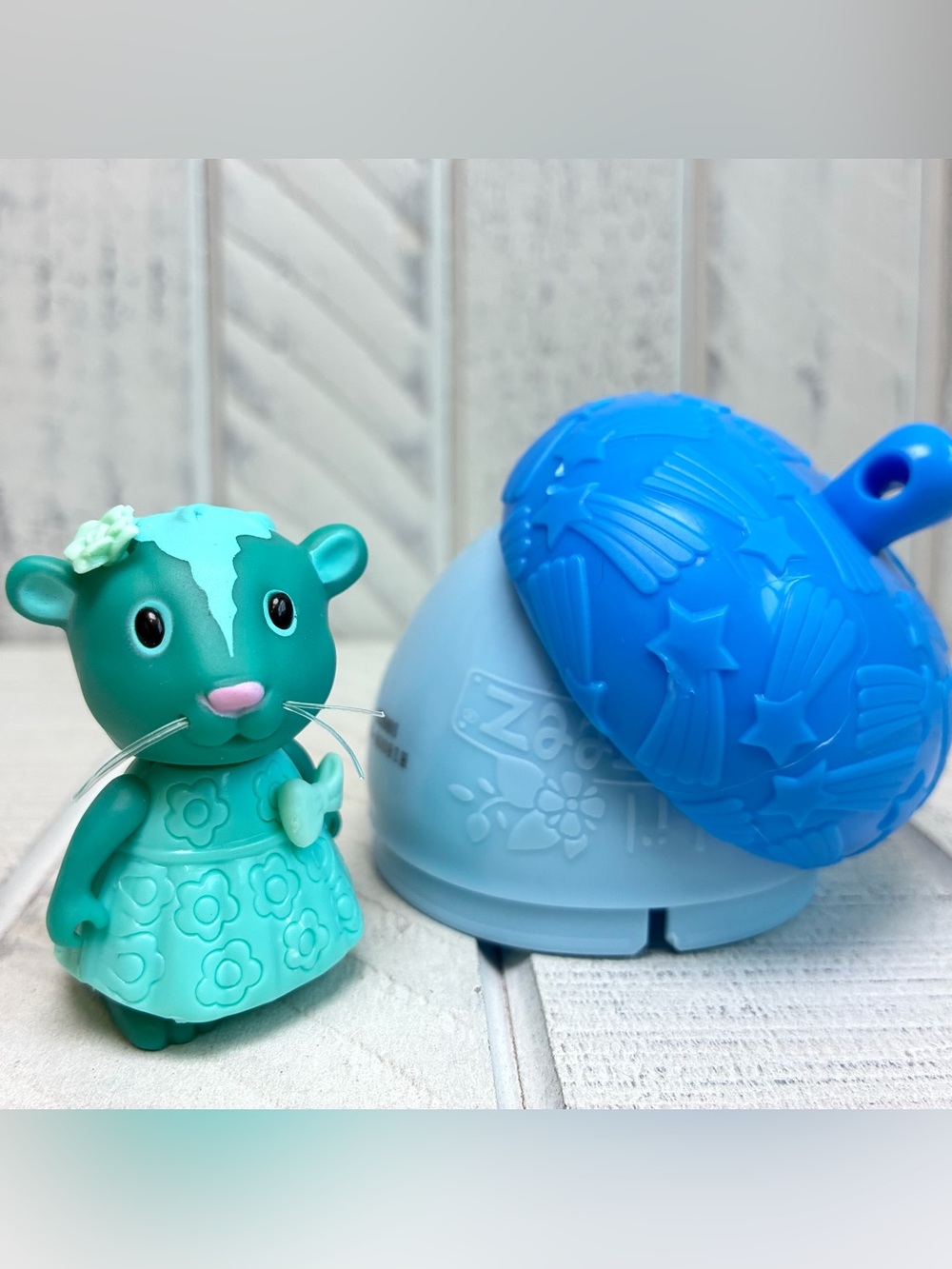Li’l Woodzeez Toys #137 Sniffles Skunk Teal Mini Collectible Bobblehead Figurine